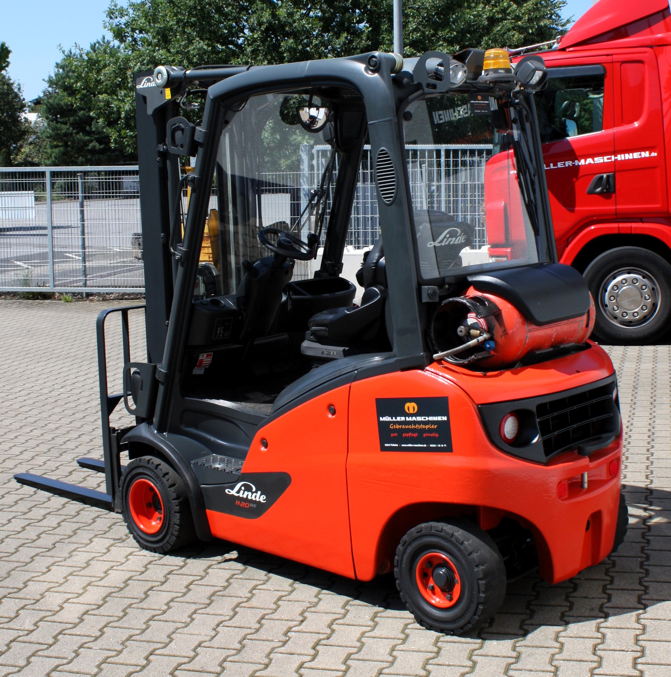 Linde H 20 T-02 Four-wheel LPG forklift truck